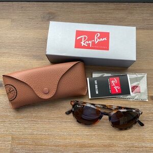 Ray-Ban Polarized Sunglasses w/Case - Elliot - Brand New!!